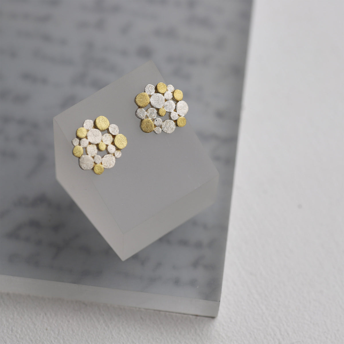 Pollen Studs