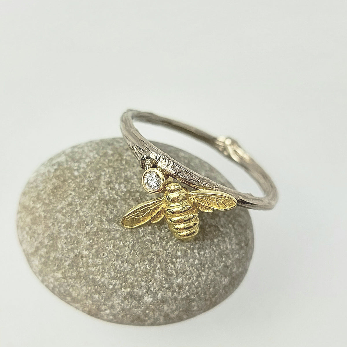 Morning Dew Bee Ring